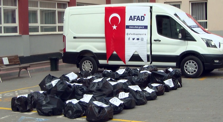 Ankara'da bulunan Yenimahalle Şehit Aytaç Usta İlköğretim Okulu, 6 Şubat depremlerinde yıkılan Hatay'ın Defne ilçesindeki kardeş okula destek elini uzattı. 