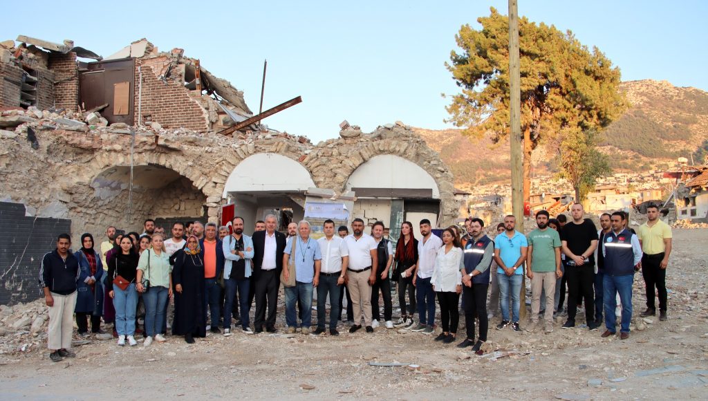 Cumhuriyetin 100. yılında, Çukurova ve Akdeniz Bölgeleri, 1. Akdeniz Bienali/Çağdaş Sanat etkinliğiyle canlandı. 