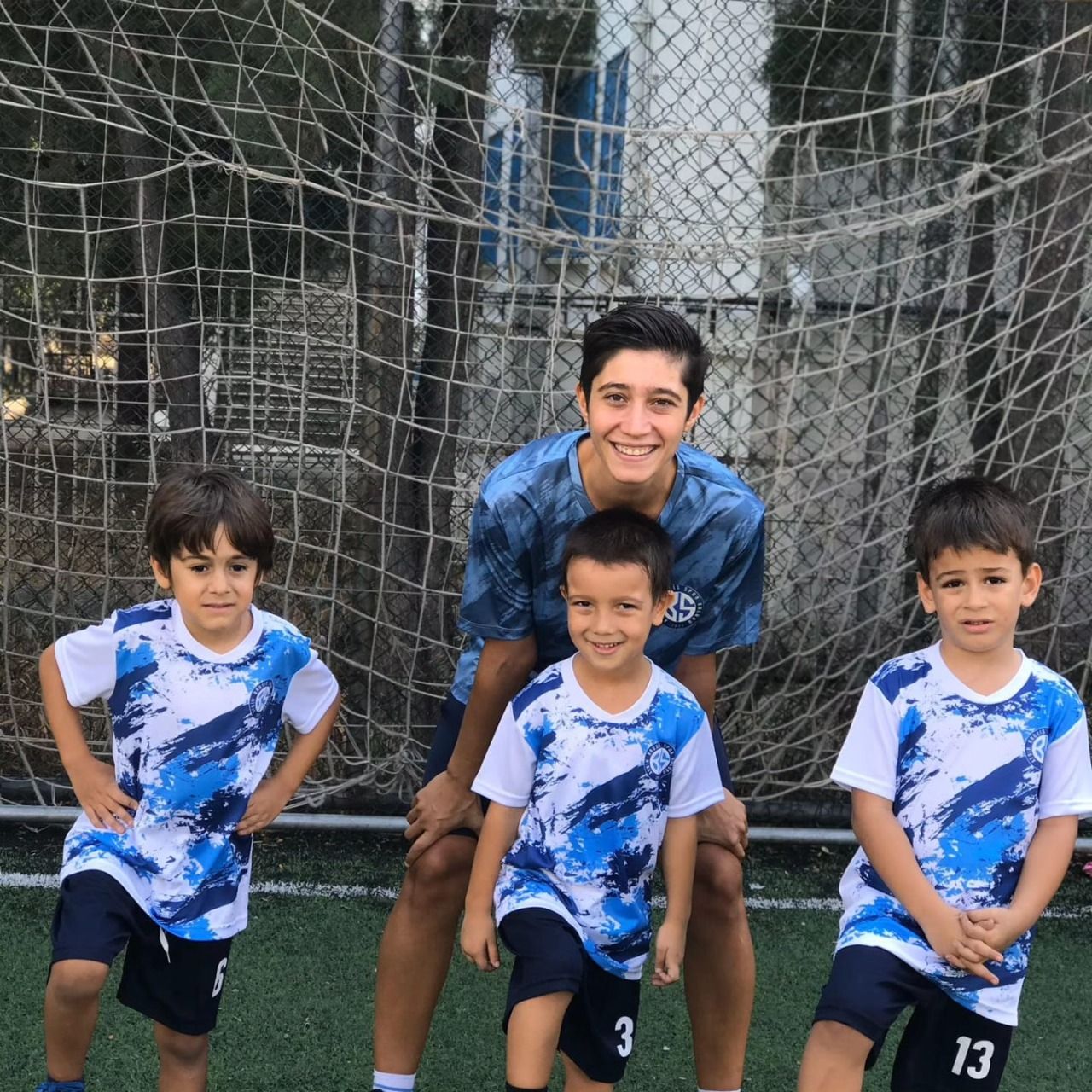 Aydın'da kurulan Brosis Futbol Kulübü, kadın antrenörlerin öncülüğünde erkek egemenliğine meydan okuyor ve geleceğin yıldız futbolcularını yetiştiriyor