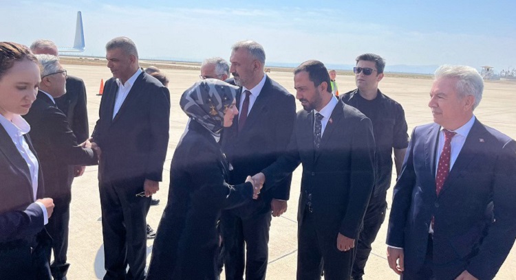  Hatay'a gelen Çevre Şehircilik ve İklim Değişikliği Bakanı Mehmet Özhaseki ile Aile ve Sosyal Hizmetler Bakanı Mahinur Özdemir Göktaş, Babatorun Köyü Konutları anahtar teslim törenine iştirak ettiler