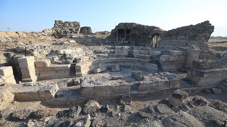 Hatay'ın tarihi zenginliğini yansıtan Erzin İssos Harabeleri'nde bu sezon tamamlanan kazılar, farklı dönemlere ait önemli buluntuları gün yüzüne çıkardı.