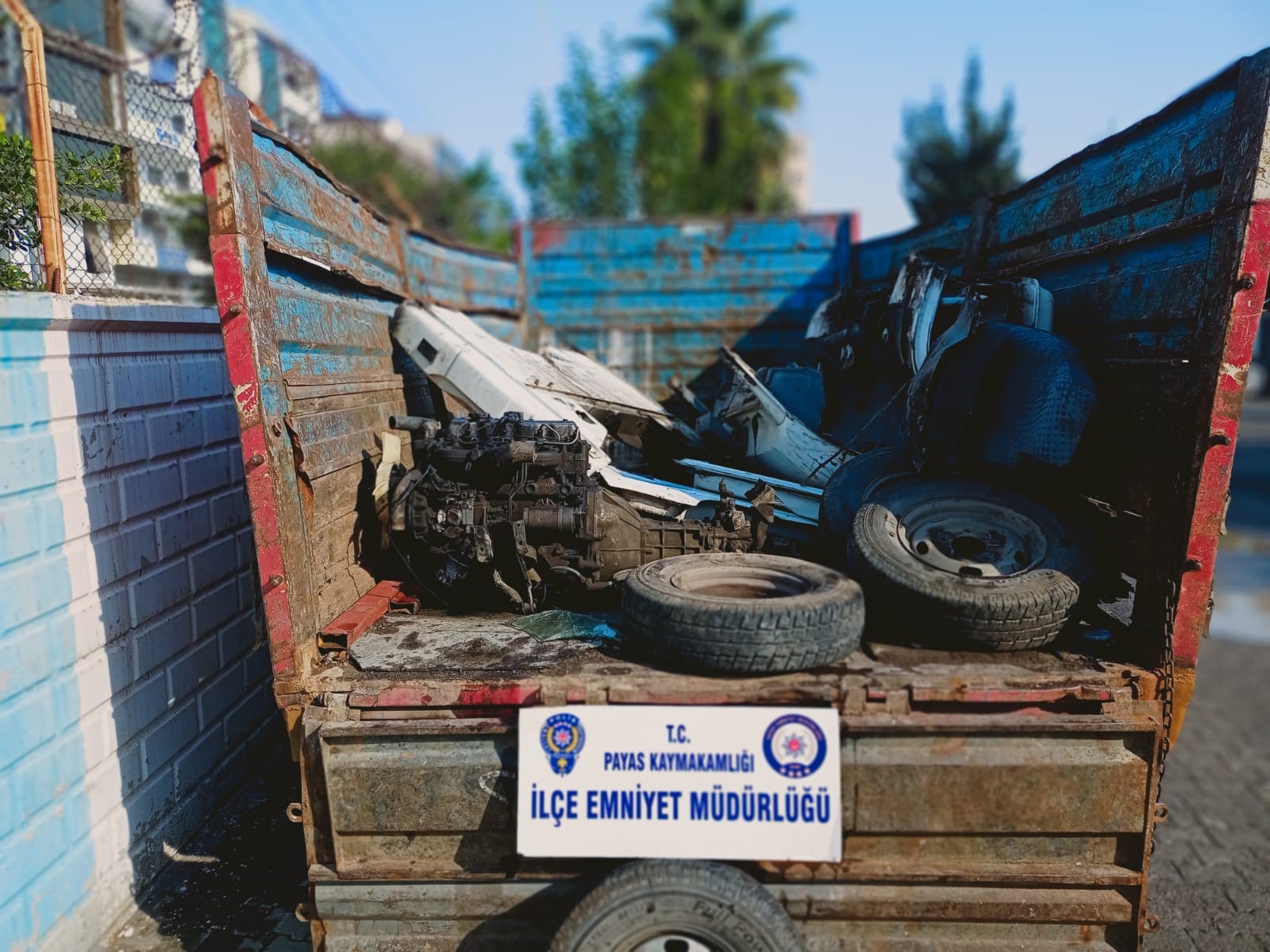 Hatay'da gerçekleşen bir otomobil hırsızlığı olayı, Hatay Emniyet Müdürlüğü ekiplerinin etkili bir operasyonu sonucunda çözüldü. 