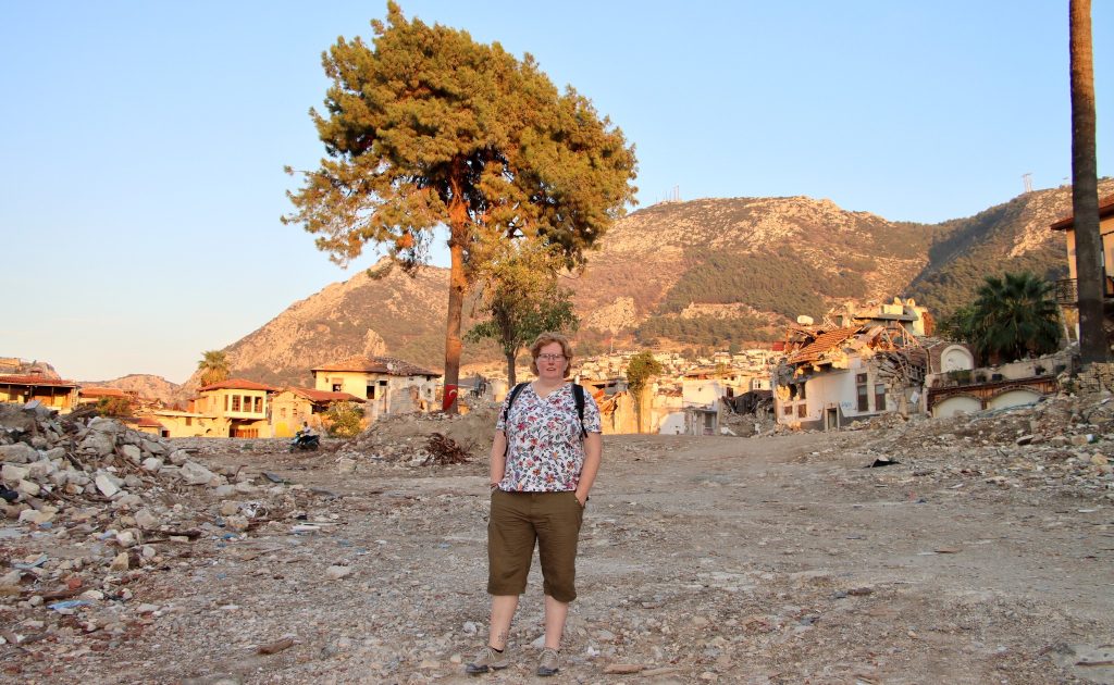 Hollandalı Judith Koenes, Hatay'a olan derin sevgisi ve bağlılığı ile deprem felaketi sonrası memleketine duyduğu hayranlığı gözyaşlarıyla ifade etti. 