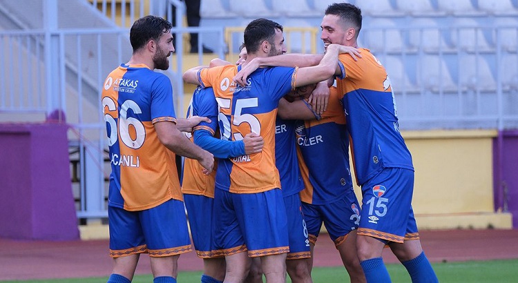 TFF 2. Lig Kırmızı Grup temsilcimiz İskenderunspor, Eyüp Stadı’nda oynanan müsabakada Karaman Futbol Kulübü’nü 2-0 mağlup ederek, puanını 7’ye çıkardı.