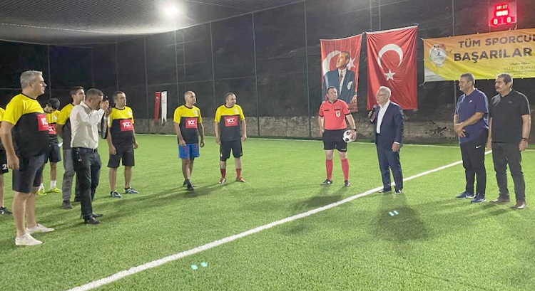 İskenderun Belediyesi, her yıl düzenlediği geleneksel Cumhuriyet Kupası Kurumlar Arası Futbol Turnuvası, Cumhuriyet'in 100. yılını coşkuyla kutlamak için daha geniş bir katılımcı kitlesiyle başlattı