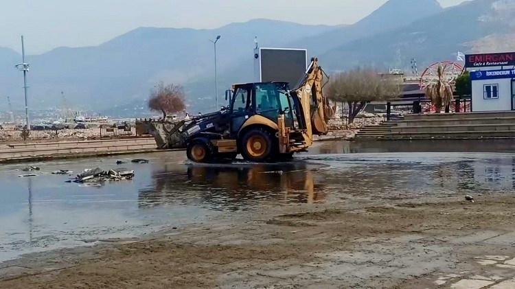  Ulaştırma ve Altyapı Bakanı Abdulkadir Uraloğlu, TBMM'de yaptığı açıklamada, İskenderun'daki deprem hasarlarının 2024'e kadar tamamlanacağını belirtti.