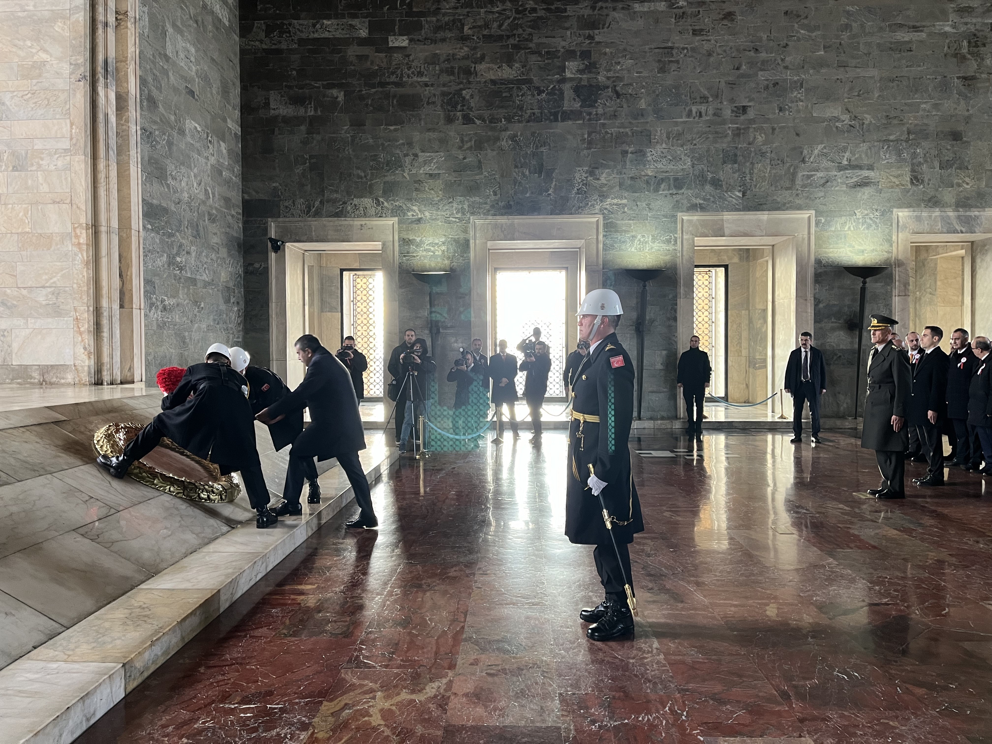 Milli Eğitim Bakanı Yusuf Tekin, 24 Kasım Öğretmenler Günü'nü özel bir anlamla kutladı. Bakan Tekin, Türkiye genelinden gelen öğretmenlerle birlikte Anıtkabir'i ziyaret etti. 