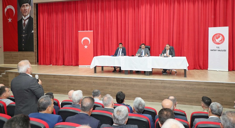 Hatay Valisi Mustafa Masatlı, Altınözü ziyaretinde gerçekleştirdiği Enek Karma Organize Sanayi Bölgesi Yönetim Kurulu Toplantısı'nda önemli duyurular yaptı. 