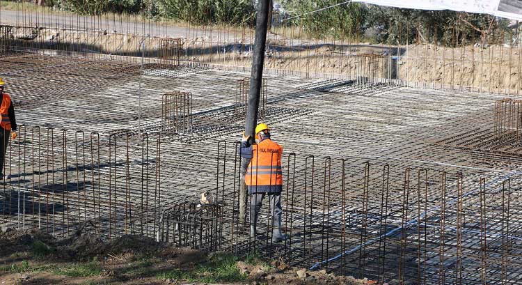 6 Şubat depremlerinde ağır hasar alan ve ODTÜ Eymir Kültür Vakfı'nın destekleriyle yeniden inşa edilecek olan İskenderun Teknik Üniversitesi İskenderun Meslek Yüksekokulu'nun temeli törenle atıldı