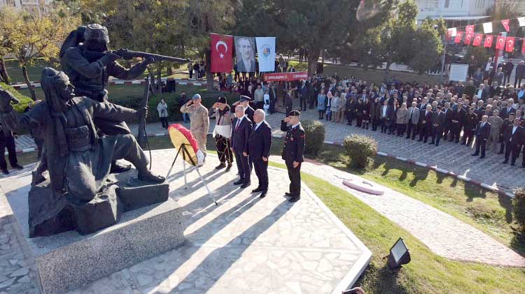 Dörtyol ilçesinde, Milli Mücadele'de ilk kurşunun atılışının 105. yıldönümü düzenlenen törenle kutlandı.