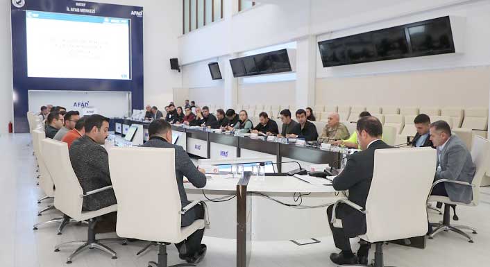 Hatay Valisi Mustafa Masatlı, İl Afet Koordinasyon Merkezi’nde Konteyner Kent Üst Yönetim Kurulu Toplantısı’na başkanlık etti.