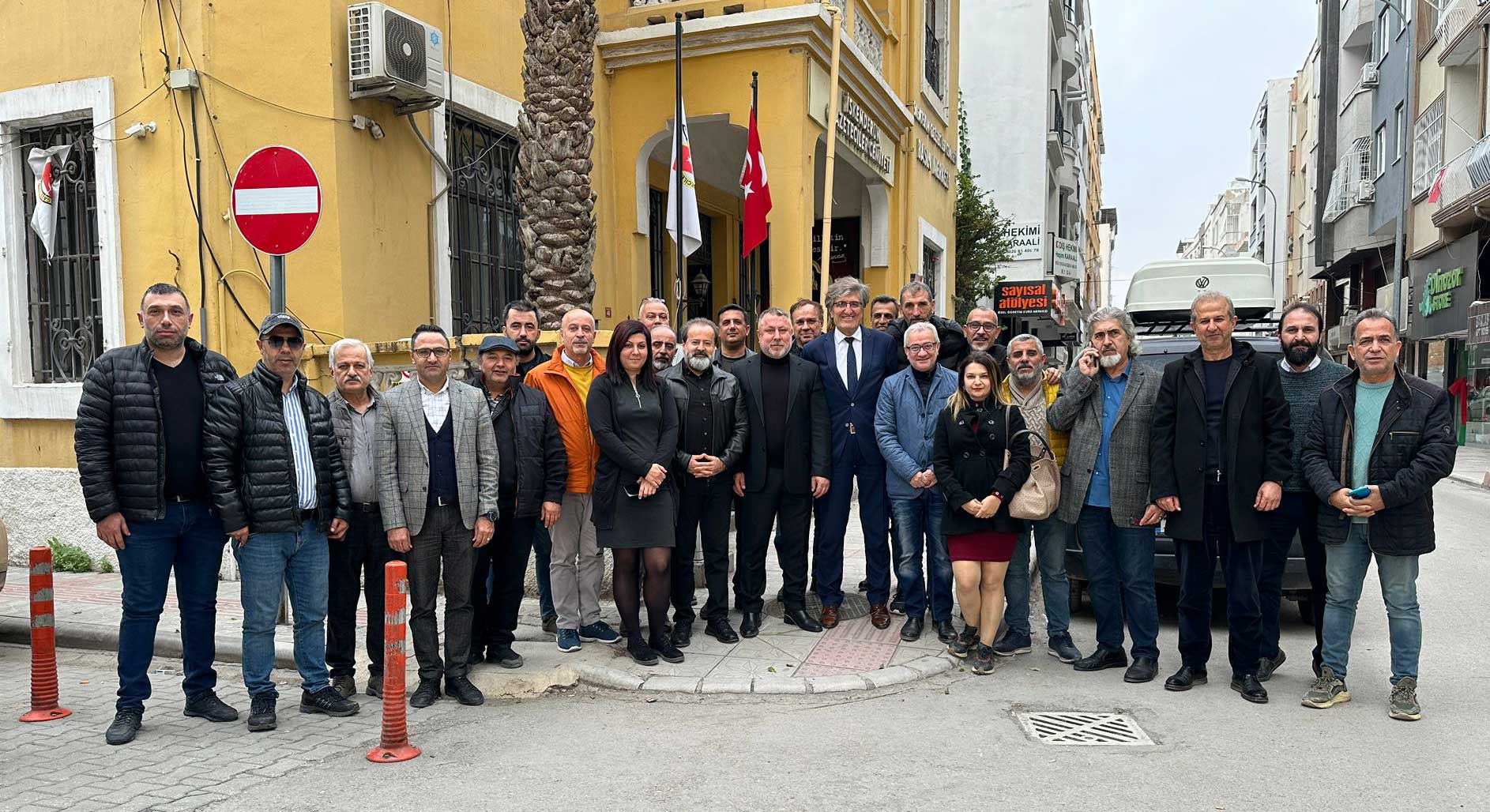 Cumhuriyet Halk Partisi (CHP) İskenderun Belediye Başkan Aday Adayı Yılmaz Şahutoğlu, İskenderun Gazeteciler Cemiyeti'ni ziyaret ederek basın mensuplarıyla bir araya geldi. 