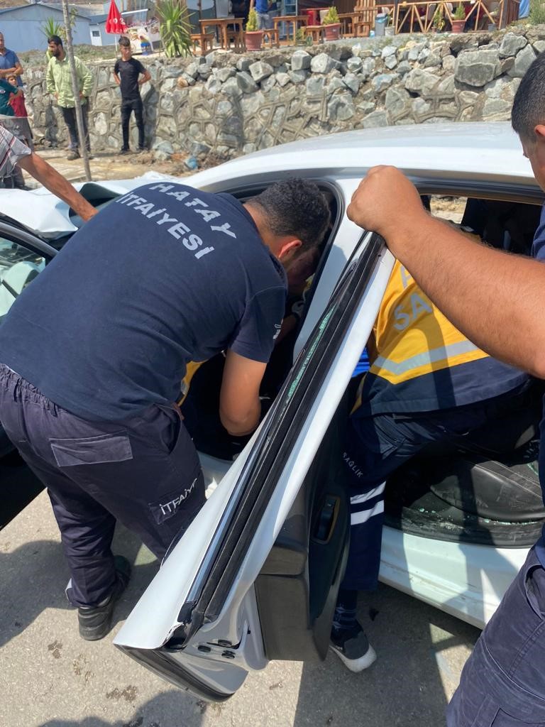 Hatay'ın Antakya ilçesinde meydana gelen trafik kazasında 1 kişi yaralandı.