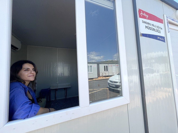 Depremde evi yıkılan veya hasar gören öğretmenler barınma ihtiyacının giderilmesi amacıyla yeni eğitim öğretim yılı öncesi oluşturulan konteyner kentlere yerleşmeye başladı