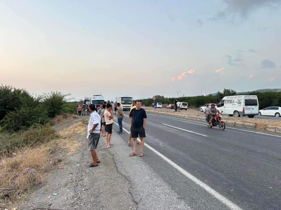 Hatay'ın Dörtyol ilçesinde bahçeye uçan otomobil alev aldı: 1 kişi yanarak can verdi, 5 kişi yaralandı.