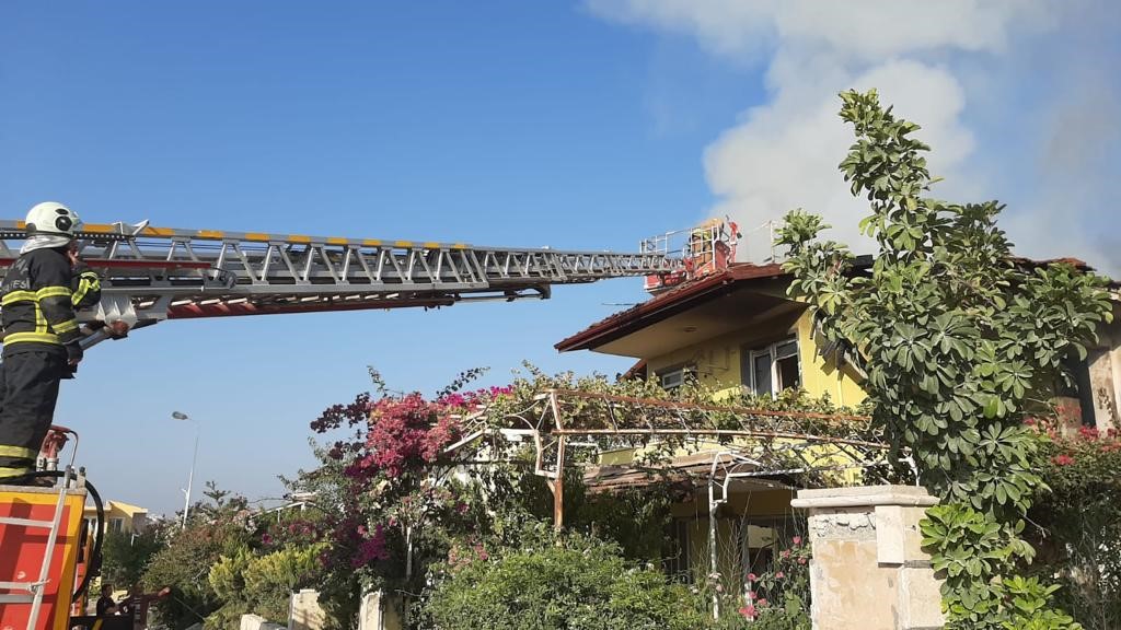 Hatay’ın Antakya ilçesinde meydana gelen konut yangını söndürüldü.