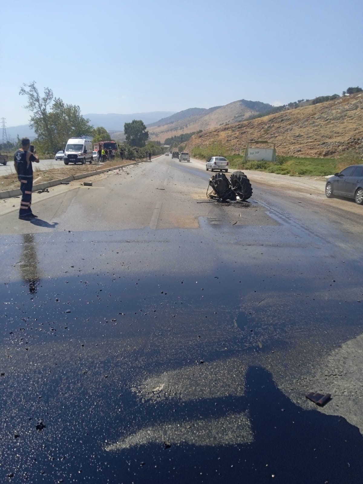 Hatay'da traktör ile otomobil çarpıştı: 2 yaralı