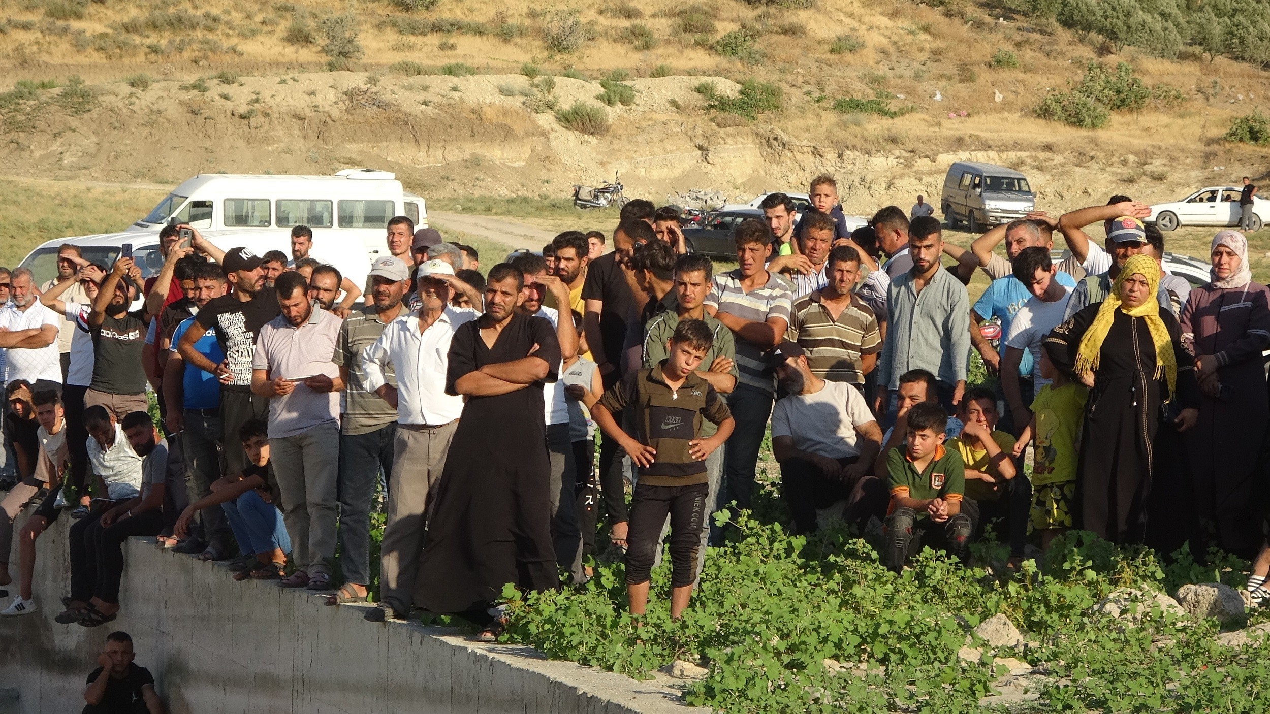 Hatay’ın Altınözü ilçesinde girdikleri baraj gölünde kaybolan yabancı uyruklu 2 kuzenin cesetleri bulundu.