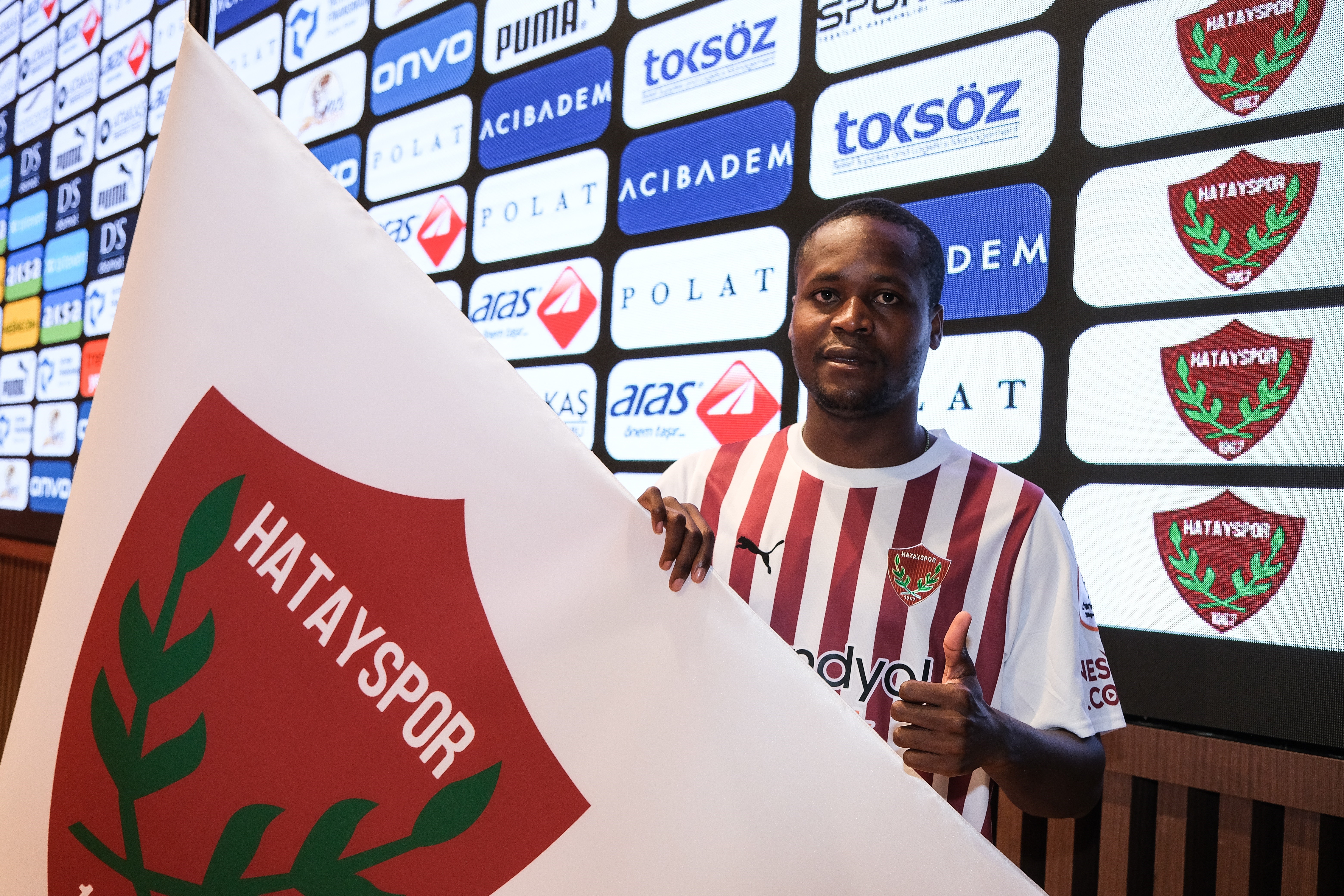 Trendyol Süper Lig ekiplerinden Hatayspor, orta saha oyuncusu Massanga Matondo’yu kadrosuna kattı.