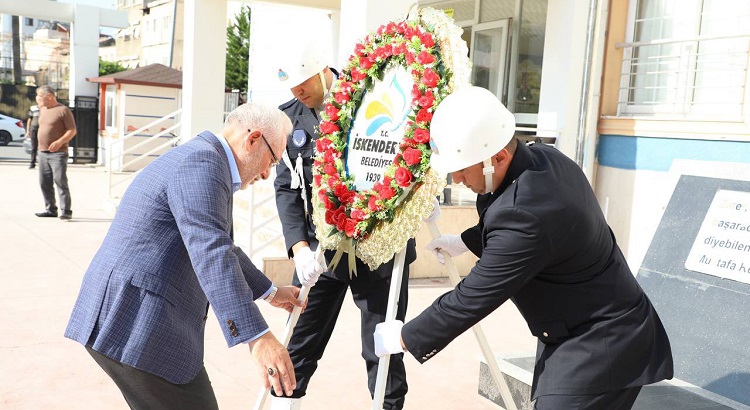 Zabıta Teşkilatı’nın 197. kuruluş yıl dönümü ve her yıl 1-7 Eylül tarihleri arasında kutlanan Zabıta Haftası dolayısıyla Atatürk Anıtı’na çelenk sundu. 