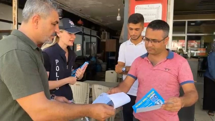 İskenderun Emniyet Müdürlüğü’ne bağlı polis ekipleri esnaf ziyaretleriyle vatandaşları bilgilendiriyor.
