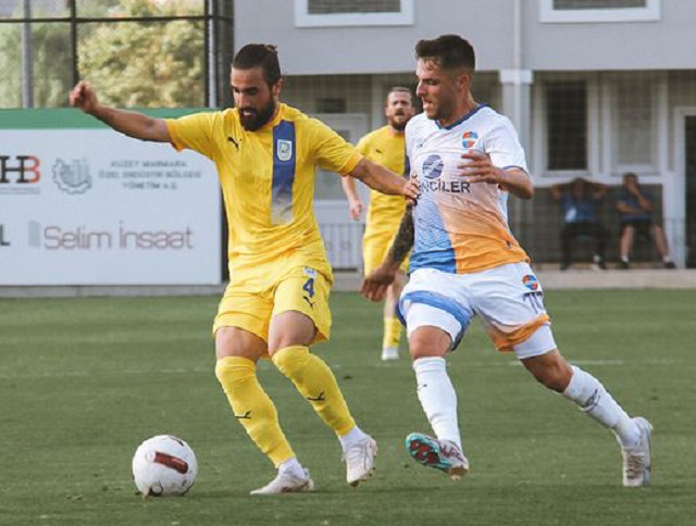 TFF 2. Lig Kırmızı Grup temsilcimiz İskenderunspor, ligin dördüncü haftasında Belediye Derincespor ile golsüz berabere kaldı. Bu sonucun ardından turuncu – mavili takım 4 puanla 11. sırada yer aldı.