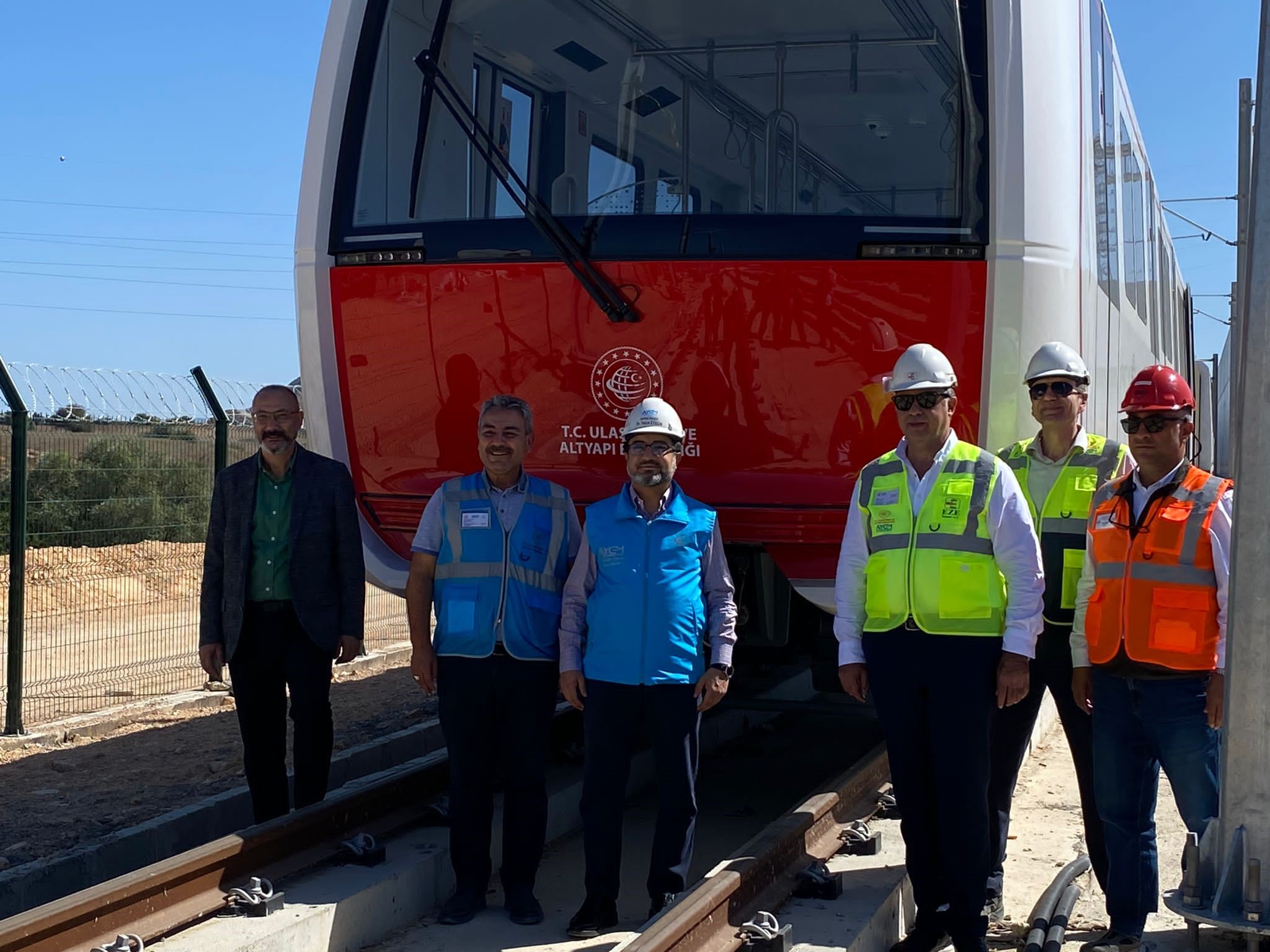 Ulaştırma ve Altyapı Bakanlığı'nın öncülüğünde Kocaeli'de inşa edilen Gebze Organize Sanayi Bölgesi (OSB)-Darıca Sahil Metro Hattı'nda sona yaklaşılıyor. 