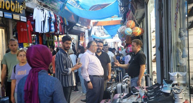 Saadet Partisi Hatay Milletvekili Necmettin Çalışkan ve Hatay İl Teşkilatı Antakya’da Kunduracılar Çarşısı’nı ziyaret etti. Ziyarette esnafın deprem sorunlarını dinledi.