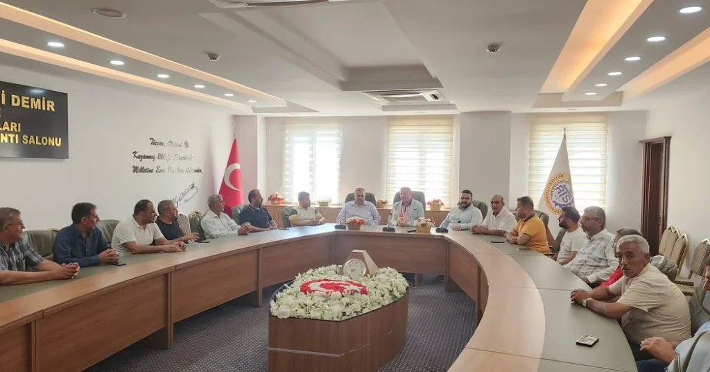 Saadet Partisi Hatay İl Başkanı ve  Saadet Partisi Hatay Milletvekili Doç. Dr.Necmettin Çalışkan ve yönetim kurulu üyeleri, Reyhanlı Ticaret ve Sanayi Odası Başk Necmettin Zaroğlu’nu ziyaret etti