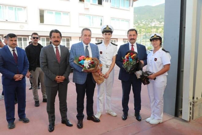 Hatay Valisi Mustafa Masatlı, donanımı ve vizyonuyla bölgenin tek okulu İskenderun Sefa Atakaş Mesleki ve Teknik Anadolu Lisesi’ni ziyaret etti.