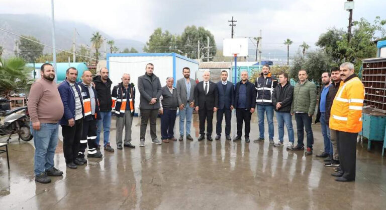 İskenderun Belediye Başkanı Fatih Tosyalı, işbirliği ve iletişimi güçlendirmek amacıyla TCDD İskenderun Gar Müdürü Hüseyin Dönmez'i makamında ziyaret etti.