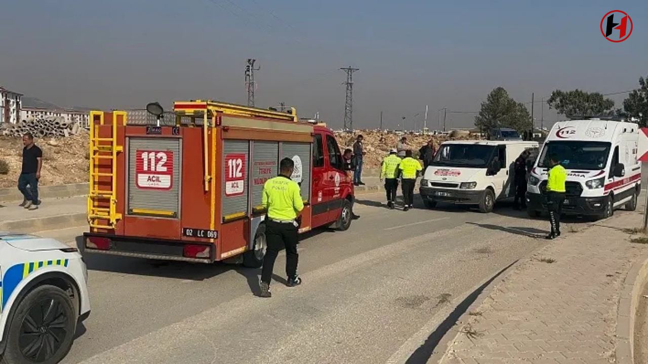 Adıyaman'da Trafik Kazası Faciası! Minibüs Sürücüsü Ağır Yaralı