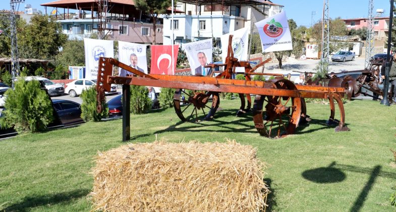 Altınözü ilçesinde kurulan Açık Hava Tarım Müzesi, 1900’lü yıllara ait tarım aletleriyle ziyaretçilerini ağırlıyor.