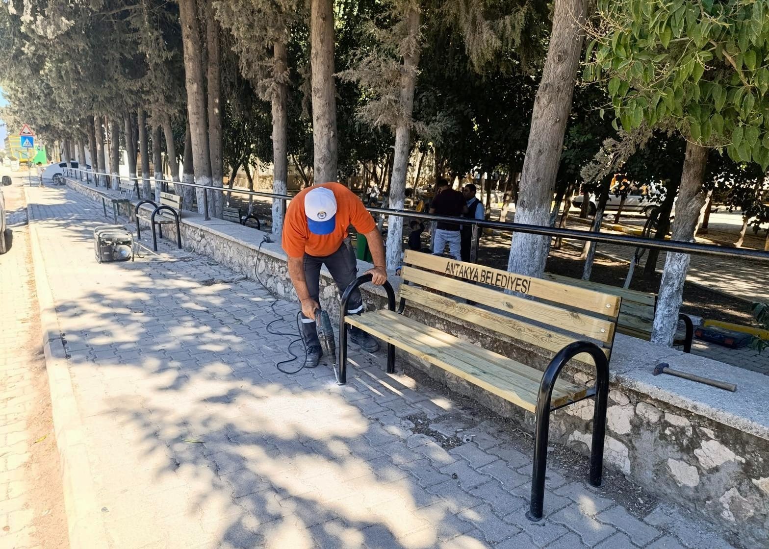 Antakya'da Yeşil Alanlar Yenileniyor: 95 Mahallede Bakım Çalışmaları Devam Ediyor