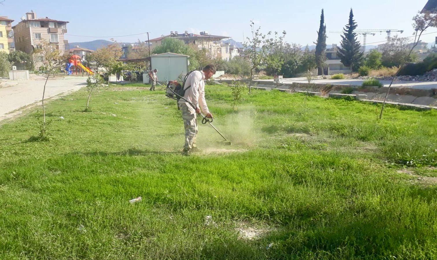 Antakya'da Yeşil Alanlar Yenileniyor: 95 Mahallede Bakım Çalışmaları Devam Ediyor