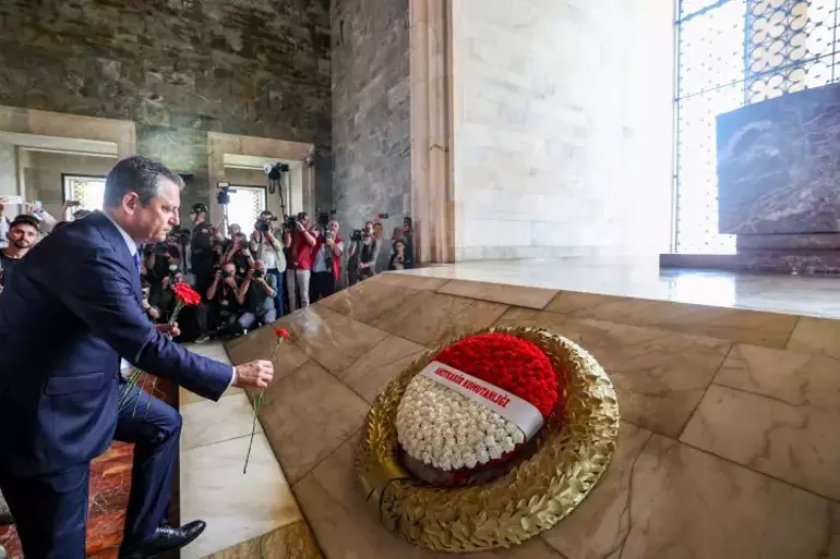 Cumhuriyet Halk Partisi (CHP), 29 Ekim Cumhuriyet Bayramı dolayısıyla Birinci Meclis önünden Anıtkabir’e yürüyüş düzenledi.