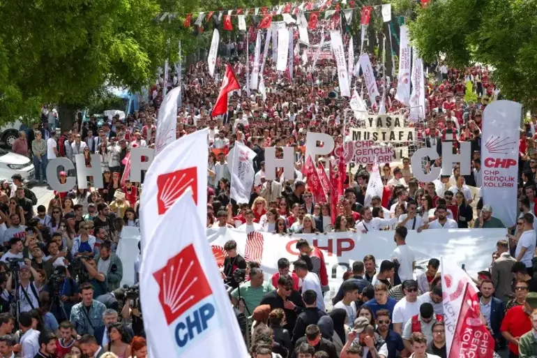 Cumhuriyet Halk Partisi (CHP), 29 Ekim Cumhuriyet Bayramı dolayısıyla Birinci Meclis önünden Anıtkabir’e yürüyüş düzenledi.