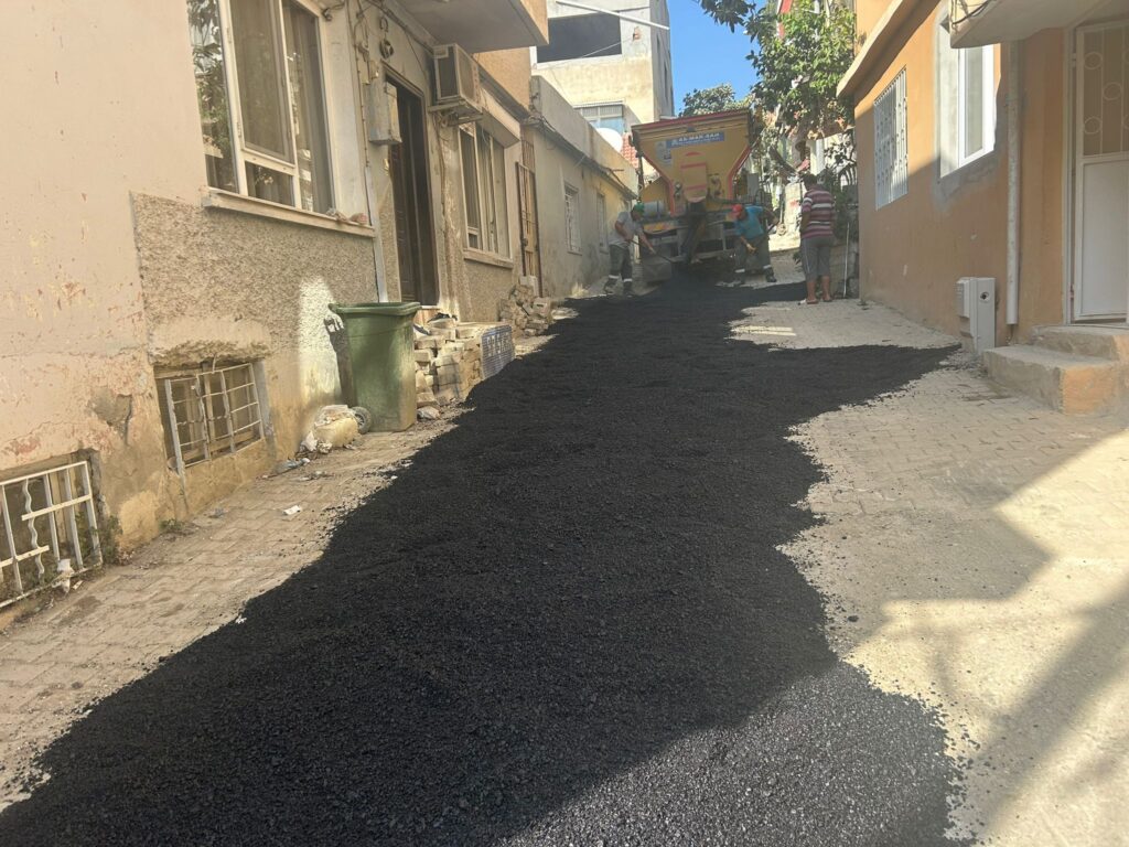 Defne Belediye Başkanı Halil İbrahim Özgün, ilçede sürdürülen asfaltlama çalışmalarının detaylarını paylaştı.