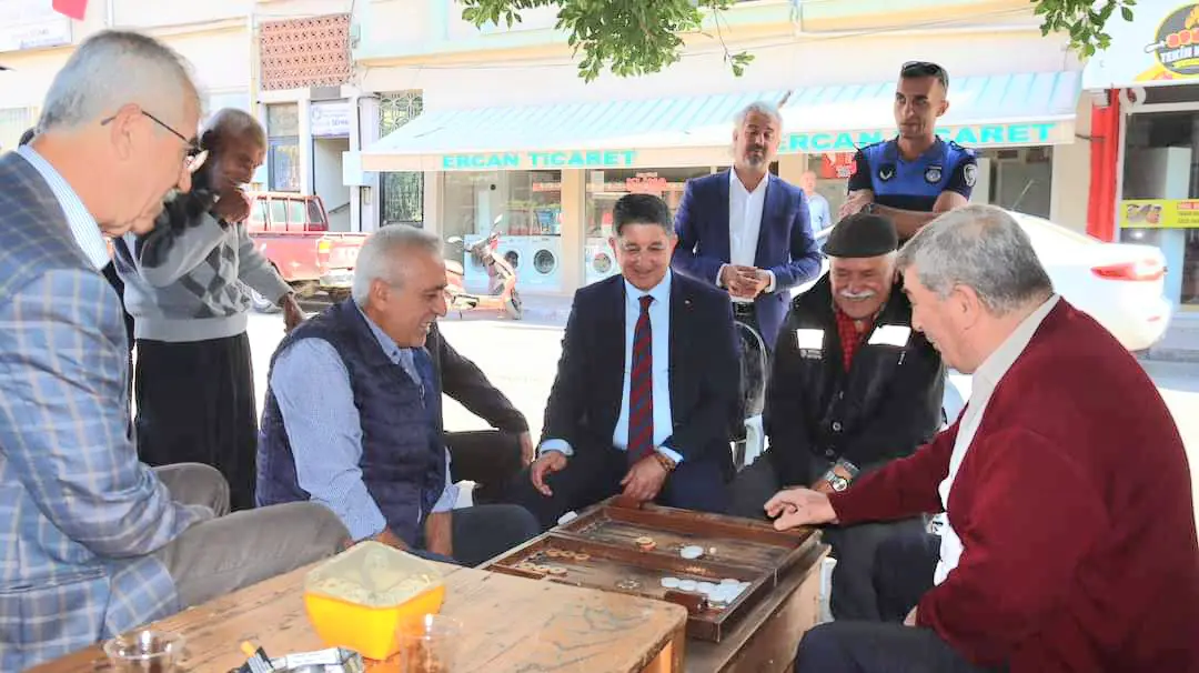 Dörtyol Belediye Başkanı Dr. Bahadır Amaç, minibüsçüler kooperatifi şoförleriyle kahvaltıda bir araya gelerek sorunlarını dinledi ve çözüm önerileri üzerine konuştu.