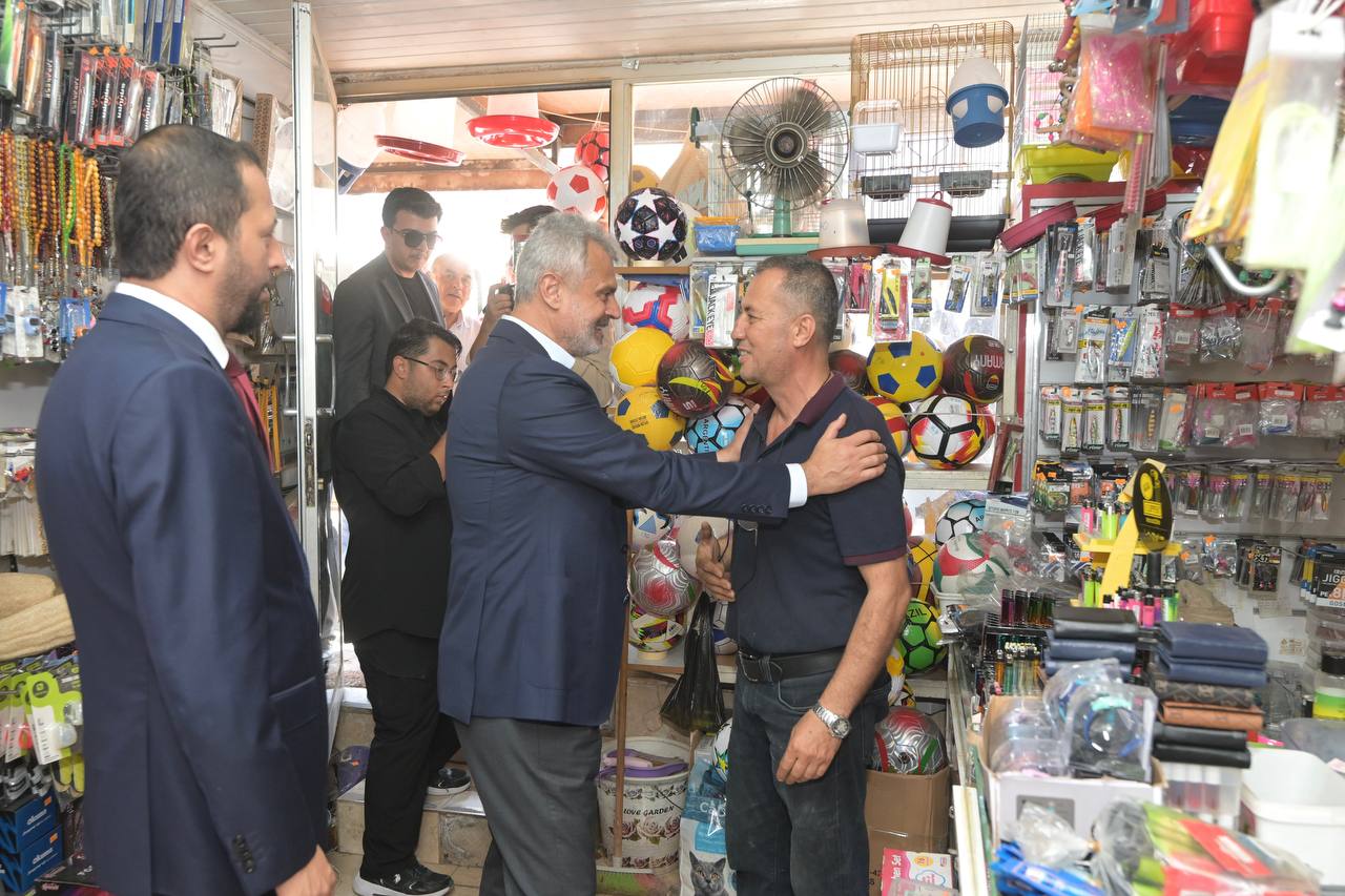 Hatay Büyükşehir Belediye Başkanı Mehmet Öntürk, Ekim Ayı Toplantısı öncesinde Yayladağı ilçesinde esnaf, muhtarlar ve şoförlerle bir araya gelerek ilçenin sorunlarını dinledi.