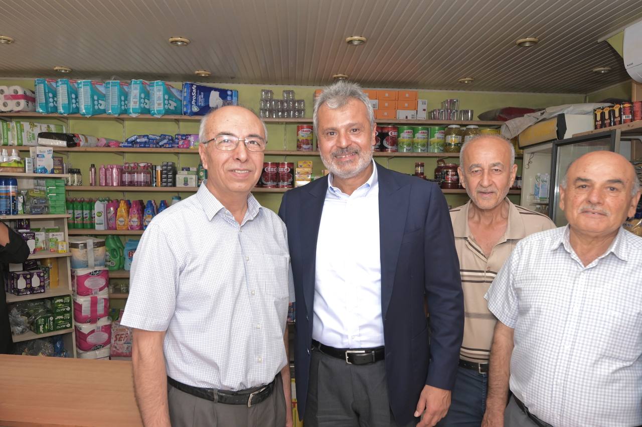 Hatay Büyükşehir Belediye Başkanı Mehmet Öntürk, Ekim Ayı Toplantısı öncesinde Yayladağı ilçesinde esnaf, muhtarlar ve şoförlerle bir araya gelerek ilçenin sorunlarını dinledi.