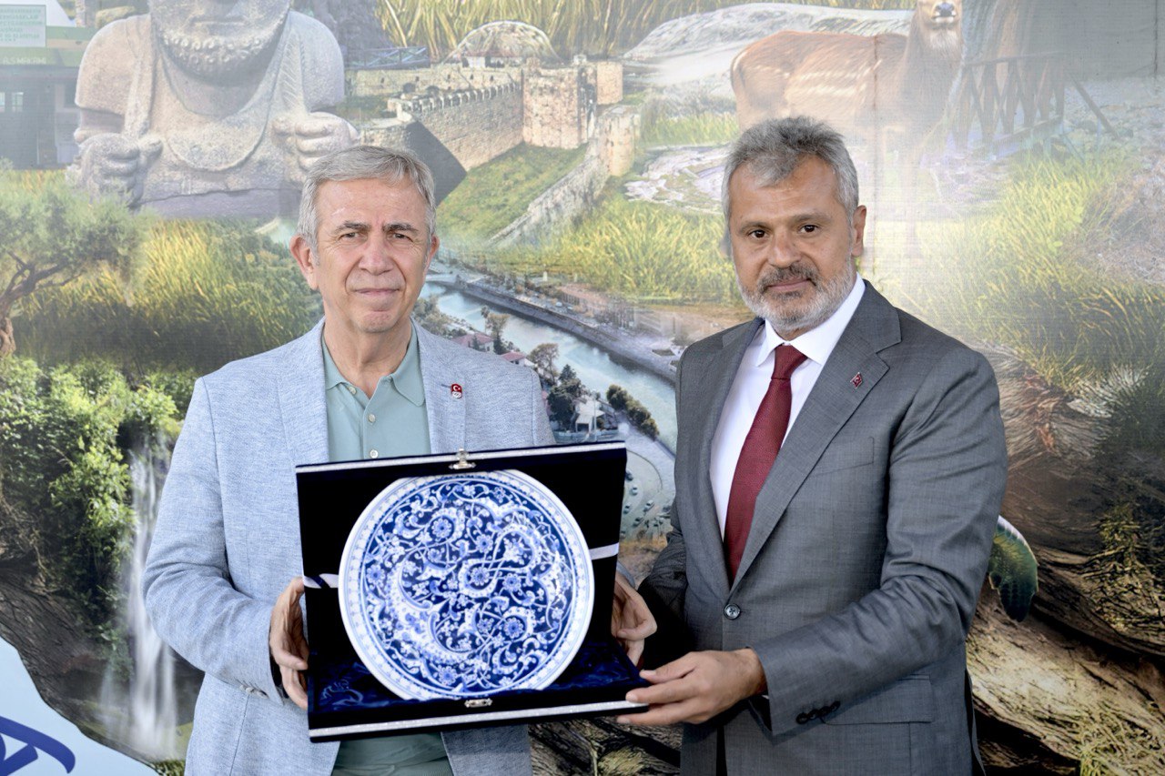 Hatay Büyükşehir Belediye Başkanı Mehmet Öntürk, Ankara Büyükşehir Belediye Başkanı Mansur Yavaş'ı ağırladı. 