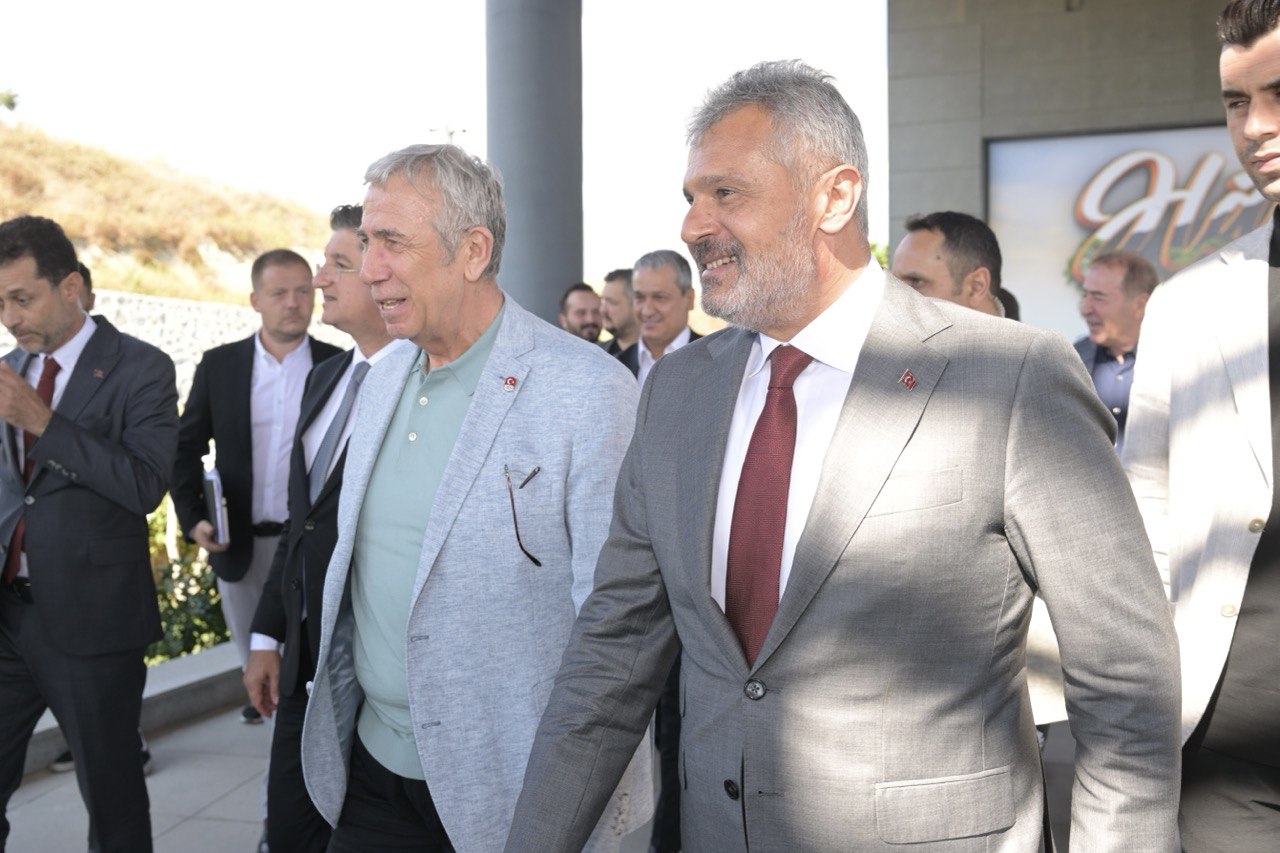 Hatay Büyükşehir Belediye Başkanı Mehmet Öntürk, Ankara Büyükşehir Belediye Başkanı Mansur Yavaş'ı ağırladı. 