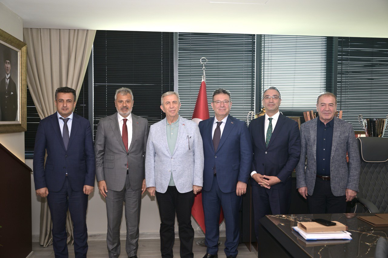 Hatay Büyükşehir Belediye Başkanı Mehmet Öntürk, Ankara Büyükşehir Belediye Başkanı Mansur Yavaş'ı ağırladı. 