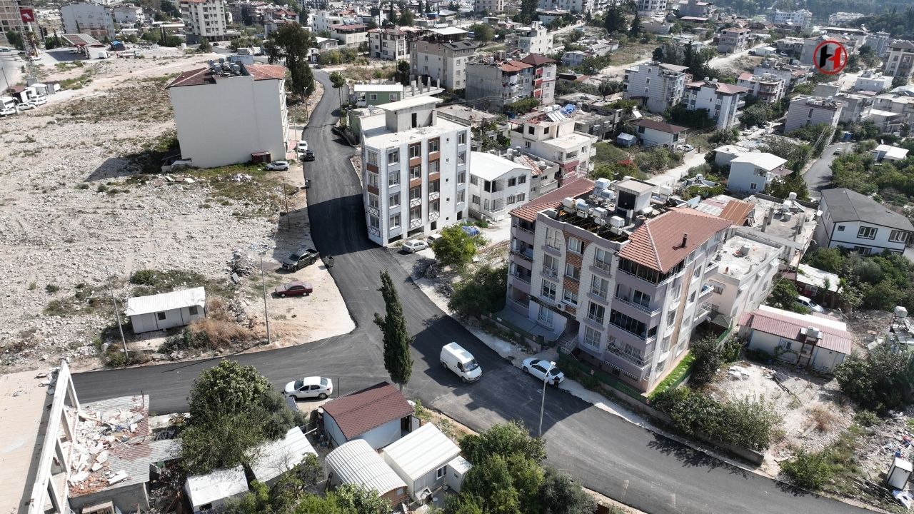 Hatay Büyükşehir Belediyesi, 15 İlçede Yol Çalışmalarına Hızla Devam Ediyor