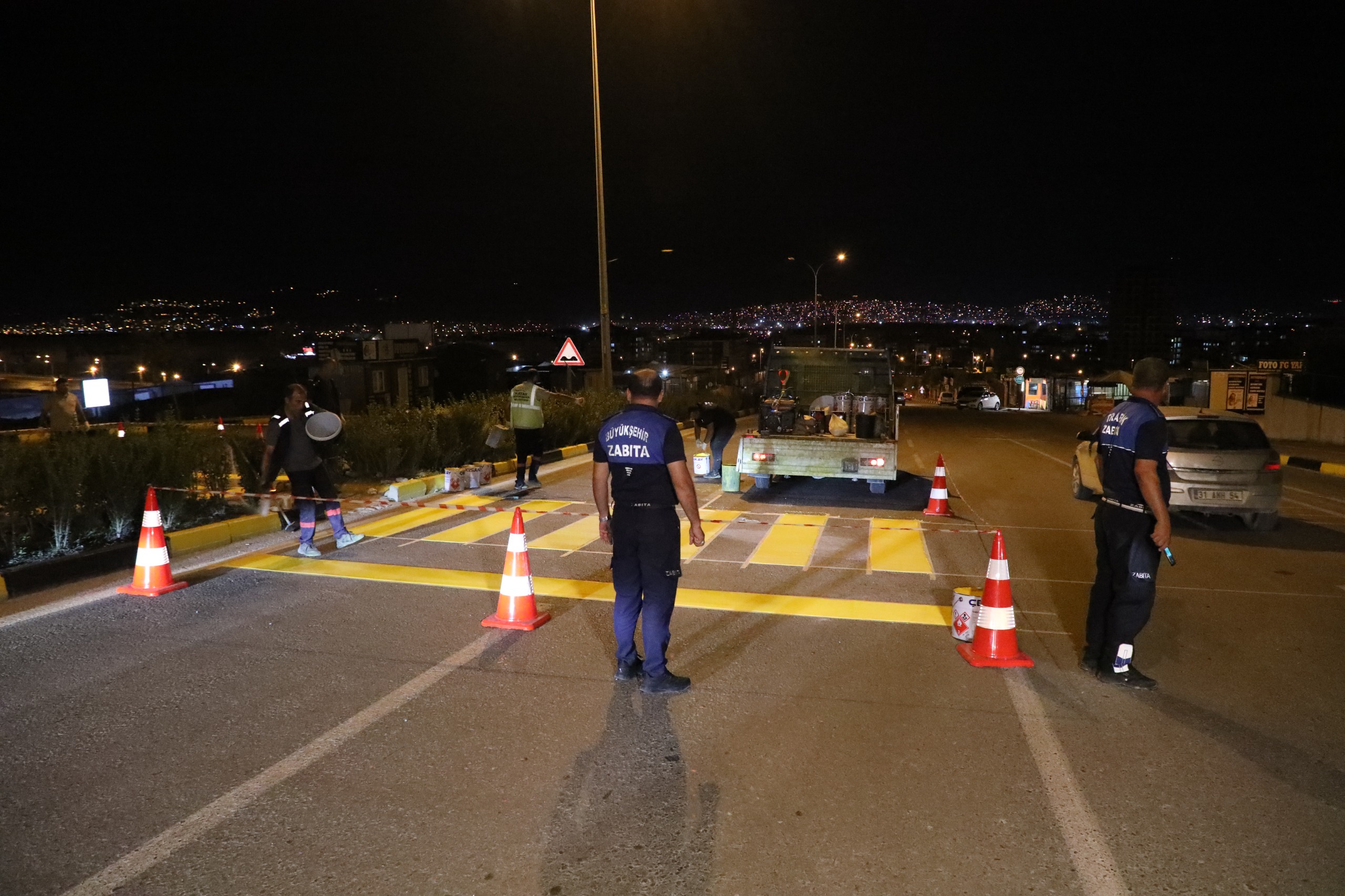 Hatay Büyükşehir Belediyesi, 6 Şubat depremleri sonrası kenti yeniden inşa etme hedefiyle 7/24 hizmet sunmaya devam ediyor. 