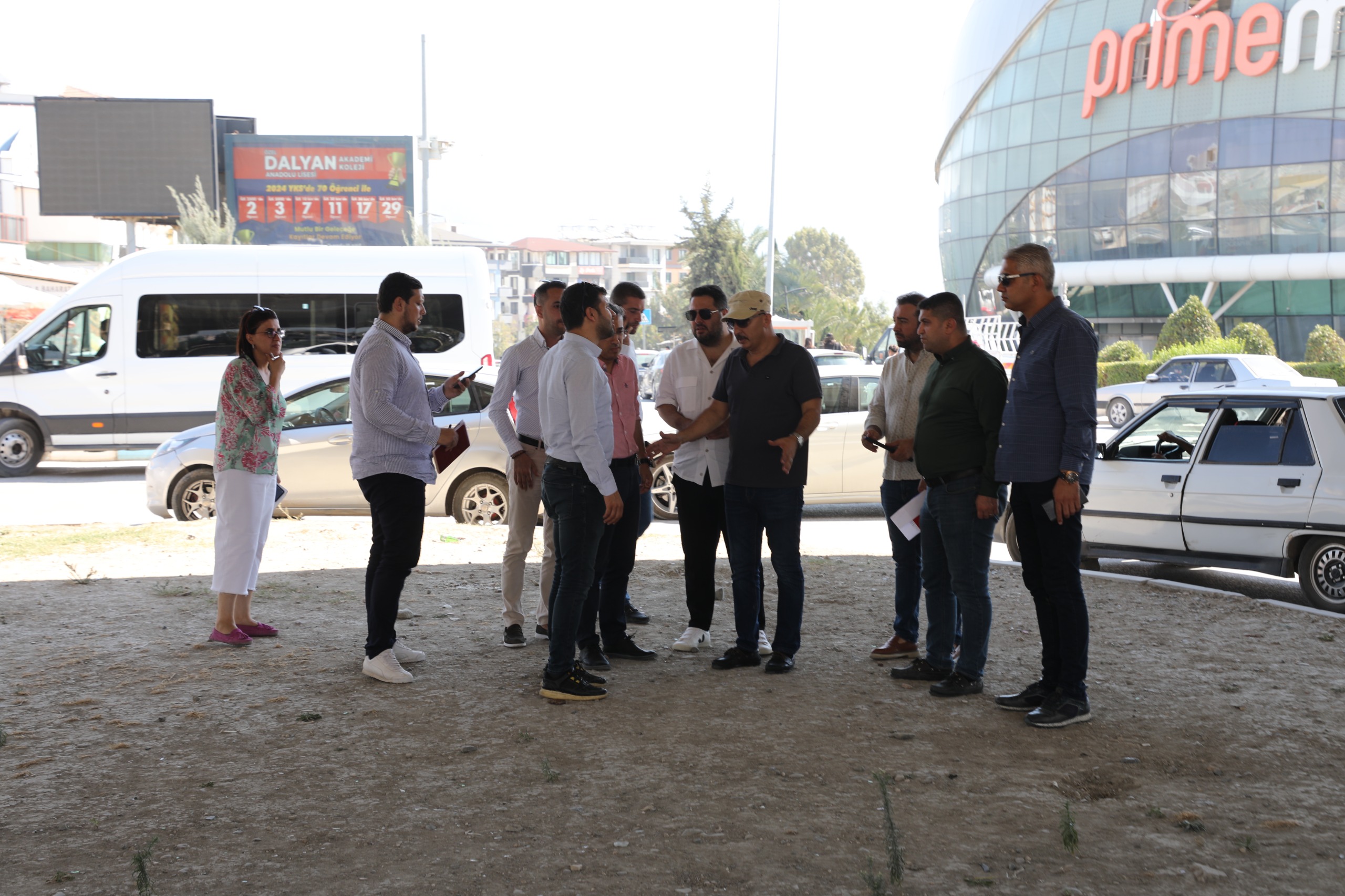 Hatay Büyükşehir Belediyesi, 6 Şubat depremlerinin ardından kentin yeniden inşası için sahada tespit ve çözüm çalışmalarını sürdürüyor. 