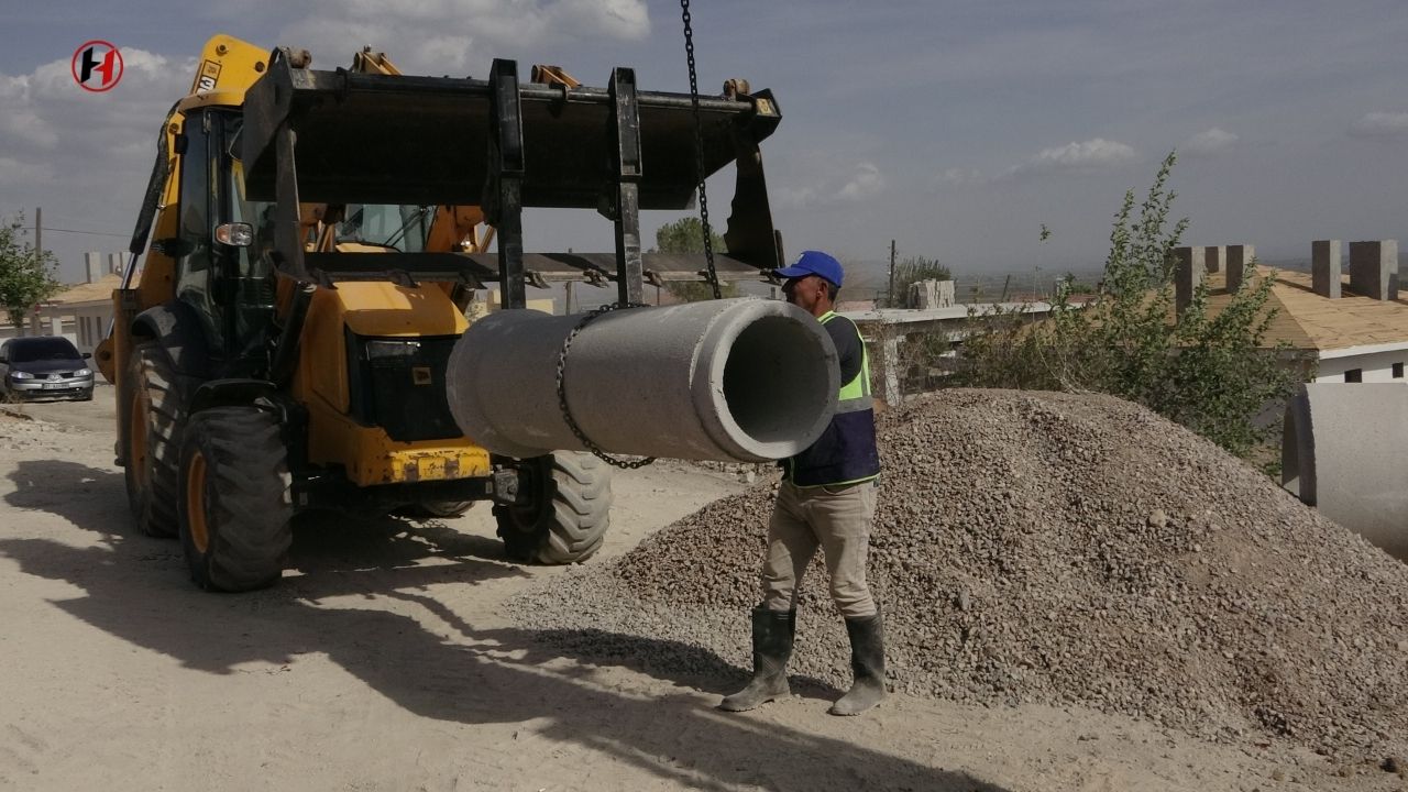 Hatay Büyükşehir Belediyesi, Kırıkhan'da Altyapı Çalışmalarını Sürdürüyor