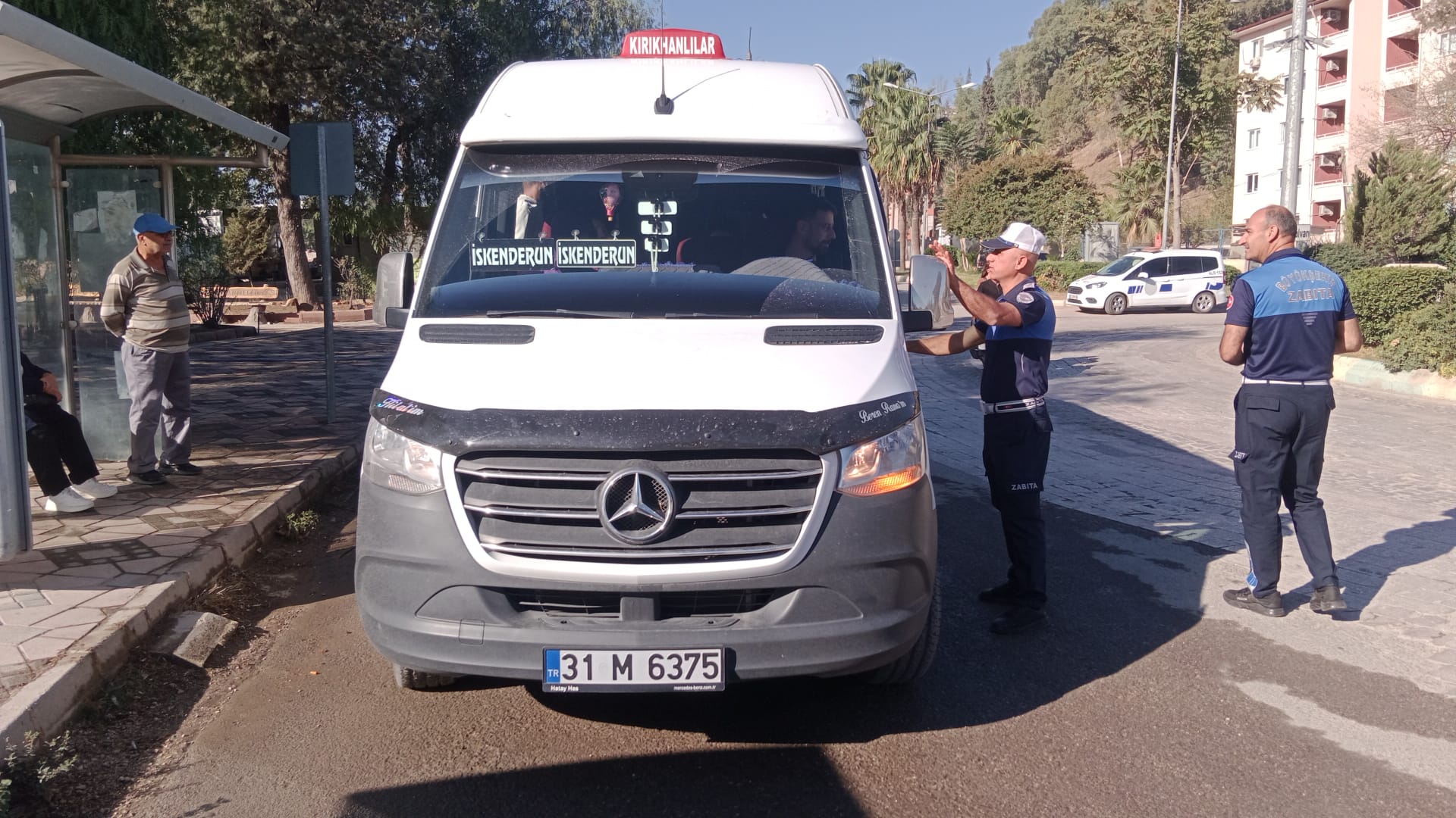 Hatay Büyükşehir Belediyesi, Antakya, Kırıkhan ve İskenderun şehirlerarası otobüs terminalleri ile toplu taşıma araçlarında denetim gerçekleştirdi.