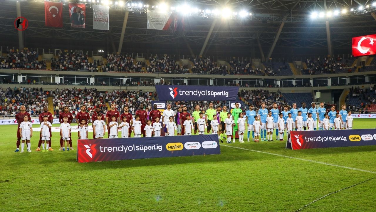 Hatay Büyükşehir Belediyesi ve Hatayspor, Depremzede Çocuklara Özel Maç Deneyimi Yaşattı